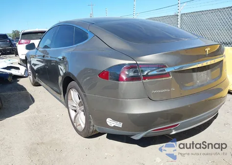 2015 Tesla Model S 60/70/85 z USA, uszkodzony, nr VIN 5YJSA1E13FF113464